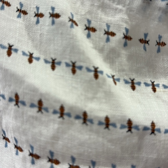 Cynthia Rowley rayon sleeveless top.white w/honeybee design. Size XL - Picture 2 of 6